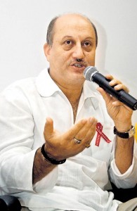 Bollywood mourns for victims of Mumbai blasts